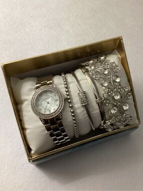 Folio Quartz Three Hand Silver-Tone Alloy Watch 30mm, Gift Set